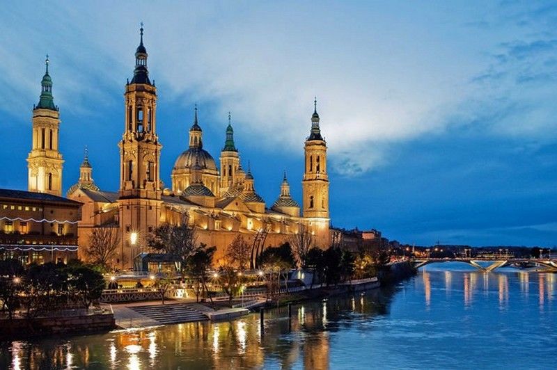 Dos Torres Pilar Suites- Balcones Con Vistas A La Ciudad Сарагоса Екстериор снимка