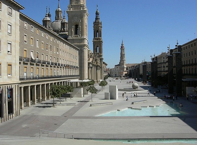 Dos Torres Pilar Suites- Balcones Con Vistas A La Ciudad Сарагоса Екстериор снимка