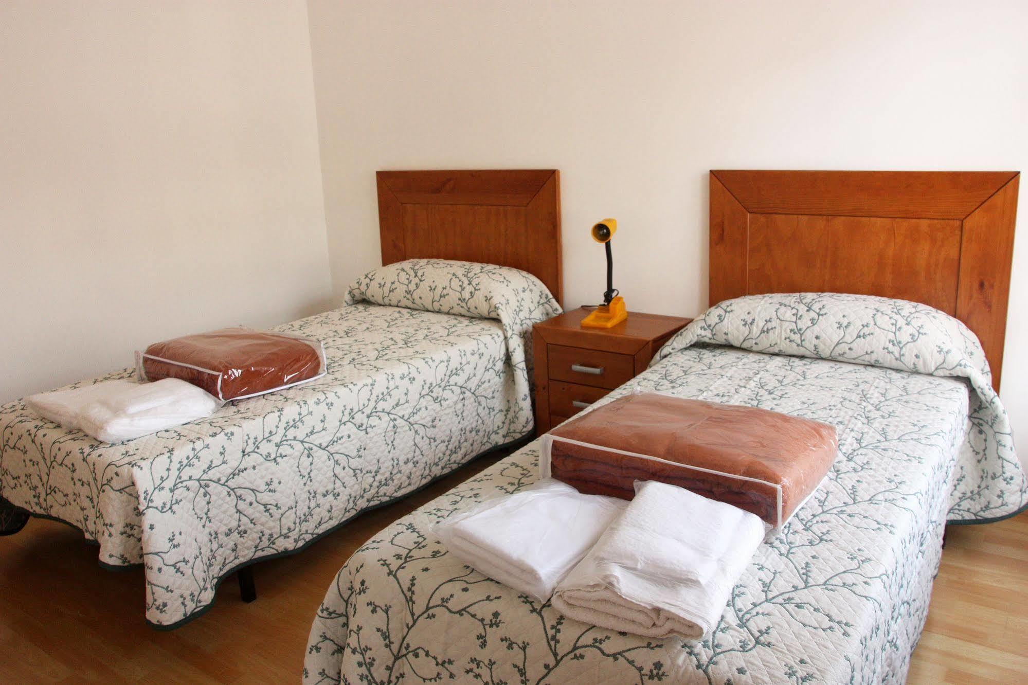 Dos Torres Pilar Suites- Balcones Con Vistas A La Ciudad Сарагоса Екстериор снимка