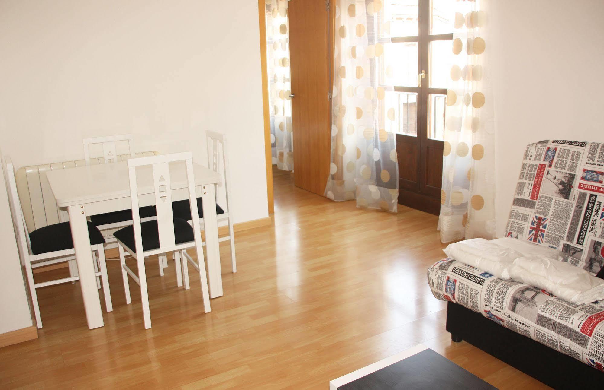 Dos Torres Pilar Suites- Balcones Con Vistas A La Ciudad Сарагоса Екстериор снимка
